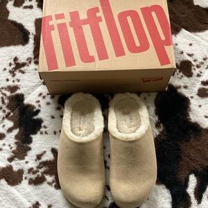 New Women’s  Fitflop Sz 7 Suede Shearling-Lined Clogs